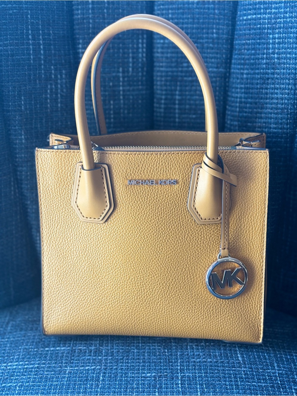 Michael Kors Mercer medium pebbled leather messenger with detachable strap